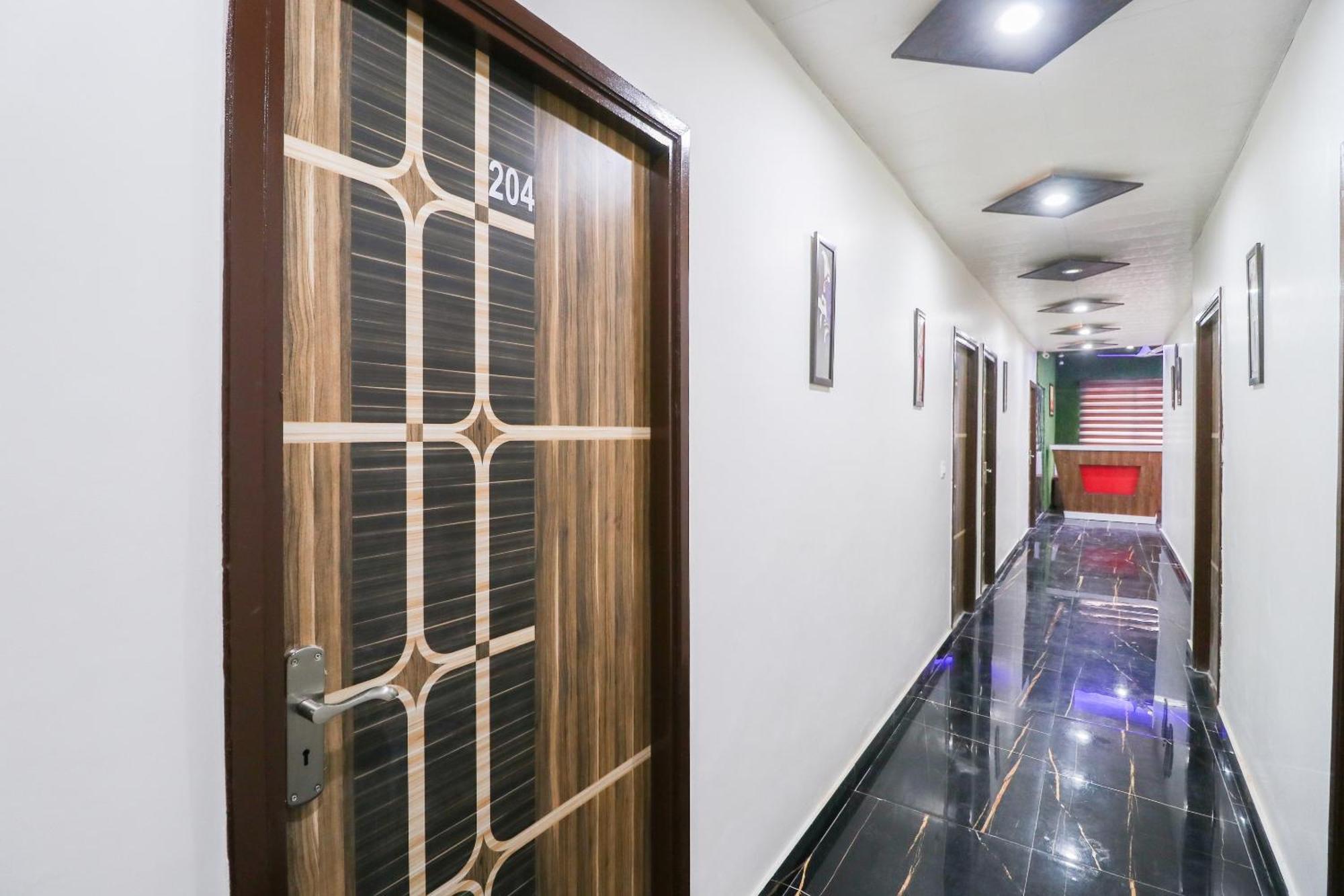 Oyo Flagship Hotel Ambani Zirakpur Exterior foto