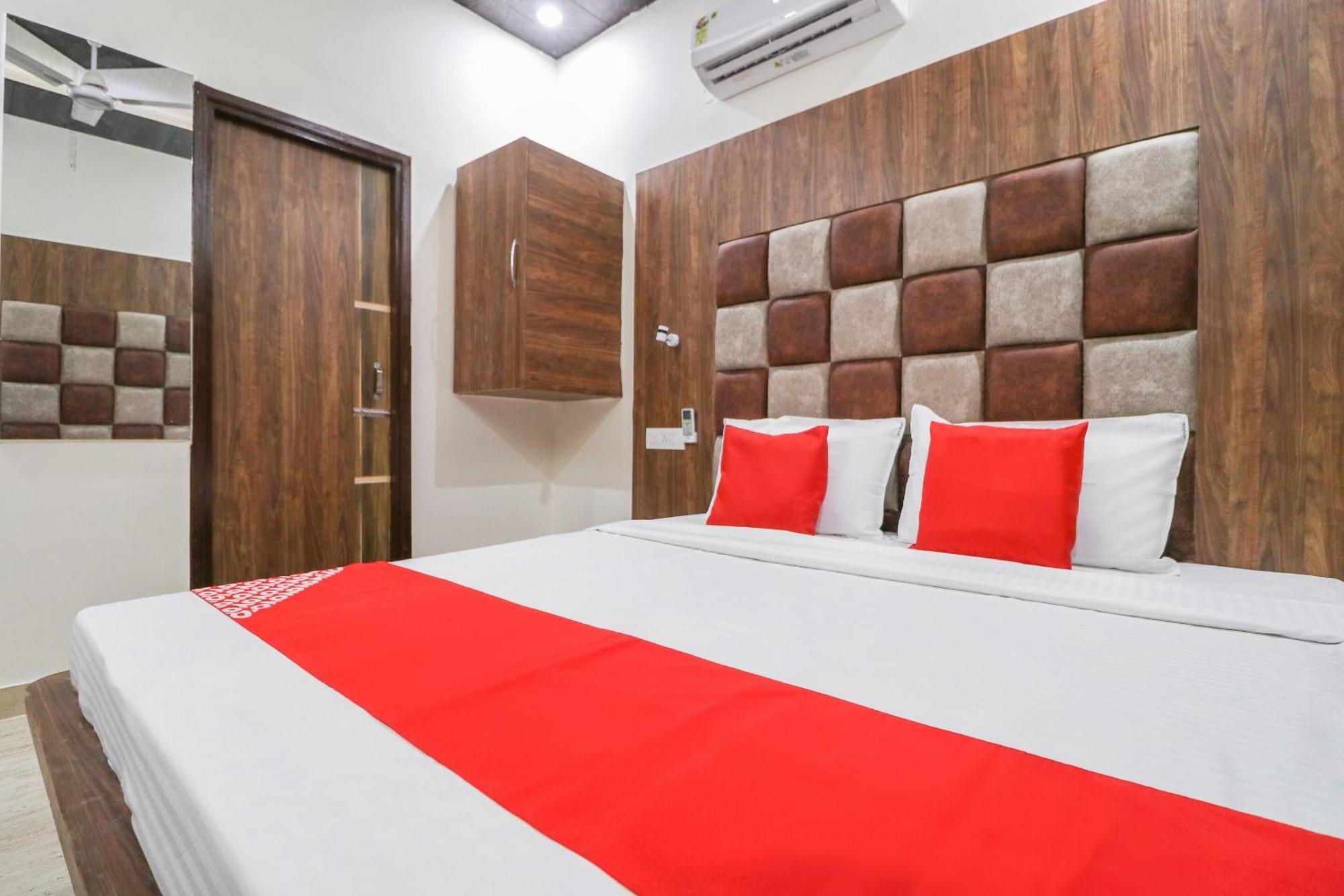 Oyo Flagship Hotel Ambani Zirakpur Exterior foto